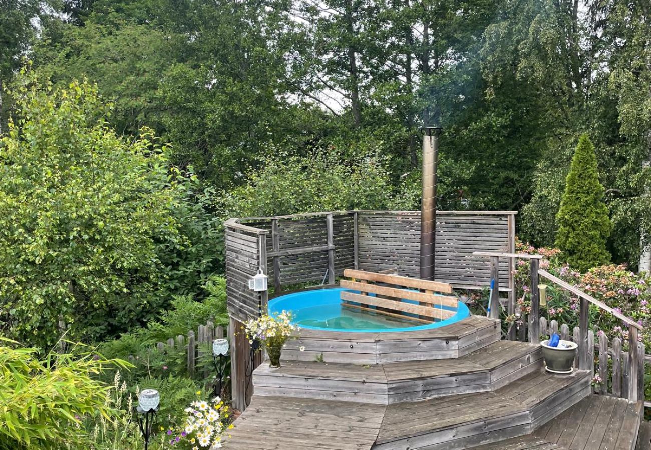 Stuga i Vålarö - Fantastiskt havsläge med pool på Vålarö