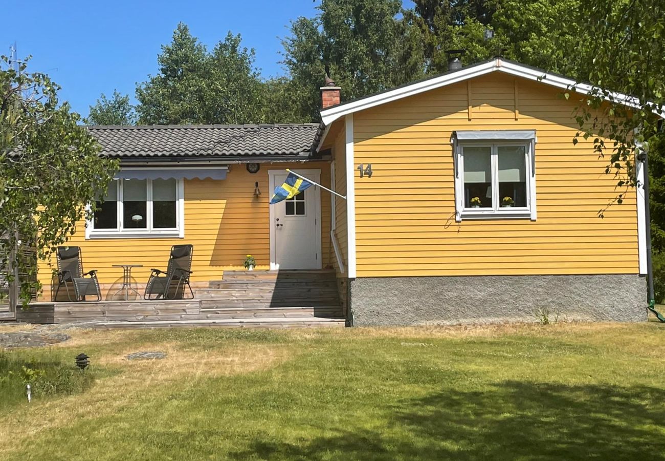 Stuga i Vålarö - Fantastiskt havsläge med pool på Vålarö