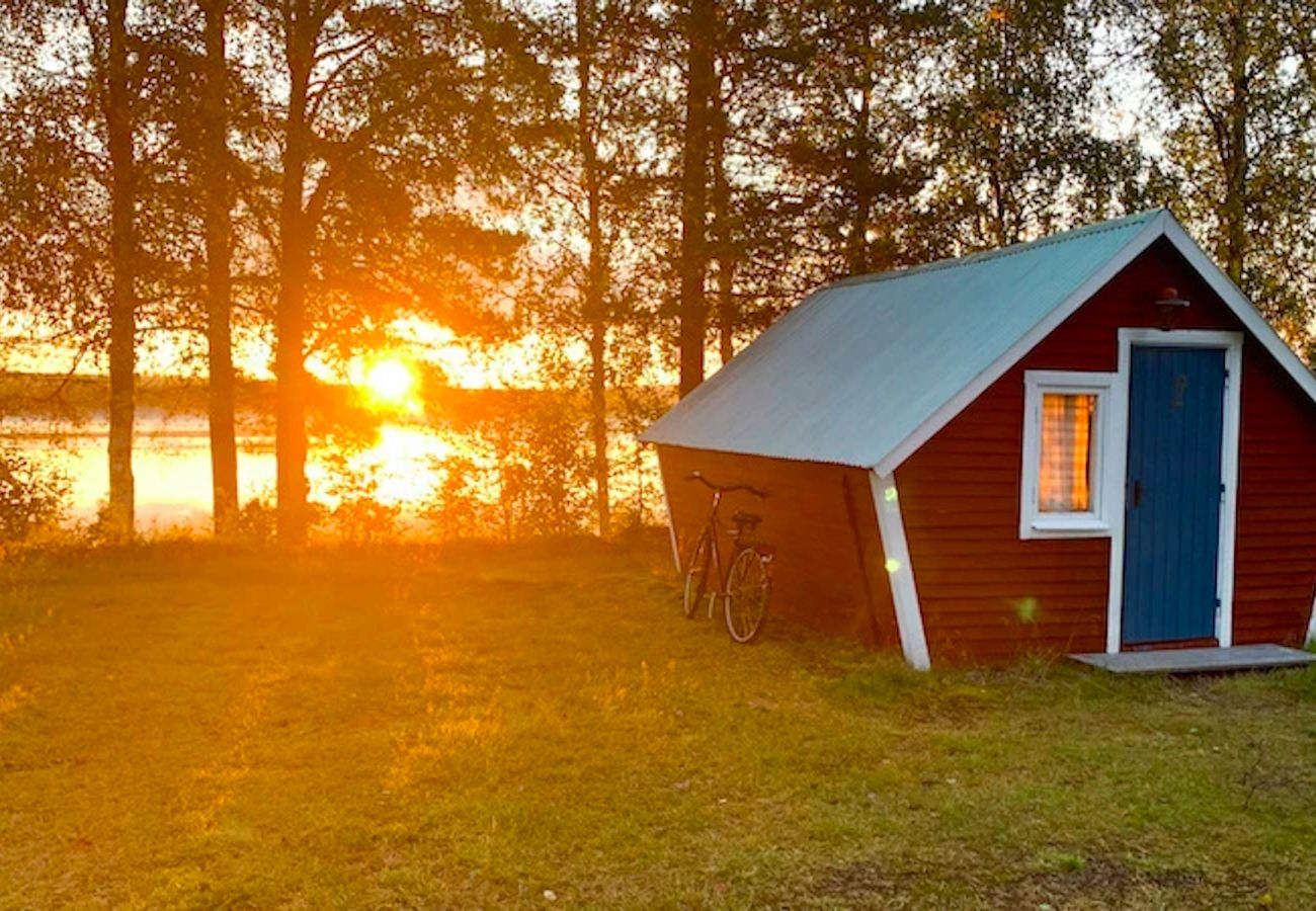 Stuga i Gargnäs - Mysig campingstuga vid vattnet med wifi