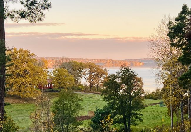 Stuga i Ingarö - Privat hus med havsutsikt, nära Stockholm Stuga i Ingarö - Privat hus med havsutsikt, nära Stockholm