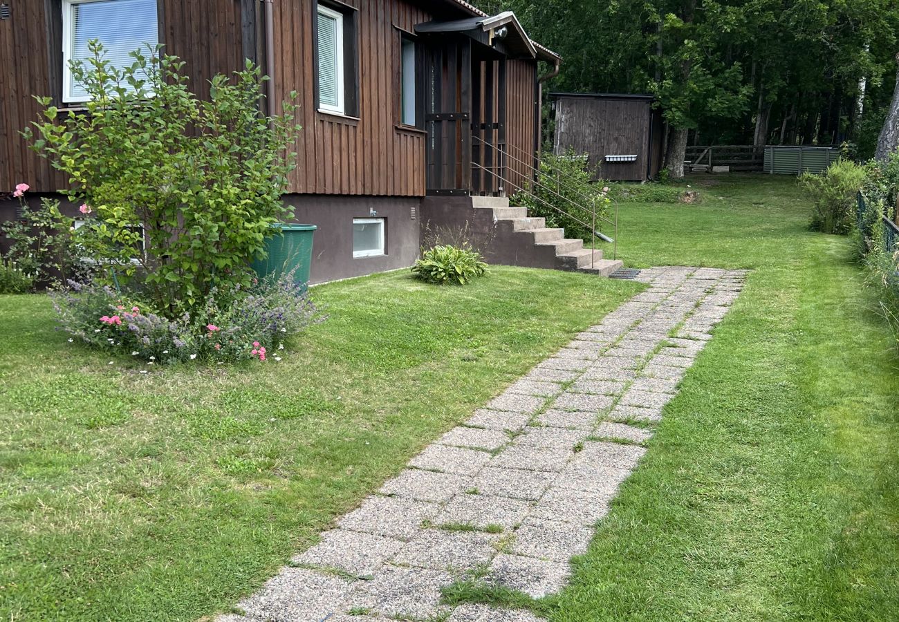 Stuga i Norrhult - Fint fritidshus i det småländska glasriket med egen båt