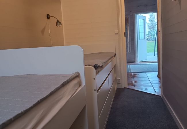 Stuga i Väckelsång - Semesterhus med sjöutsikt, pool och båt i Småland