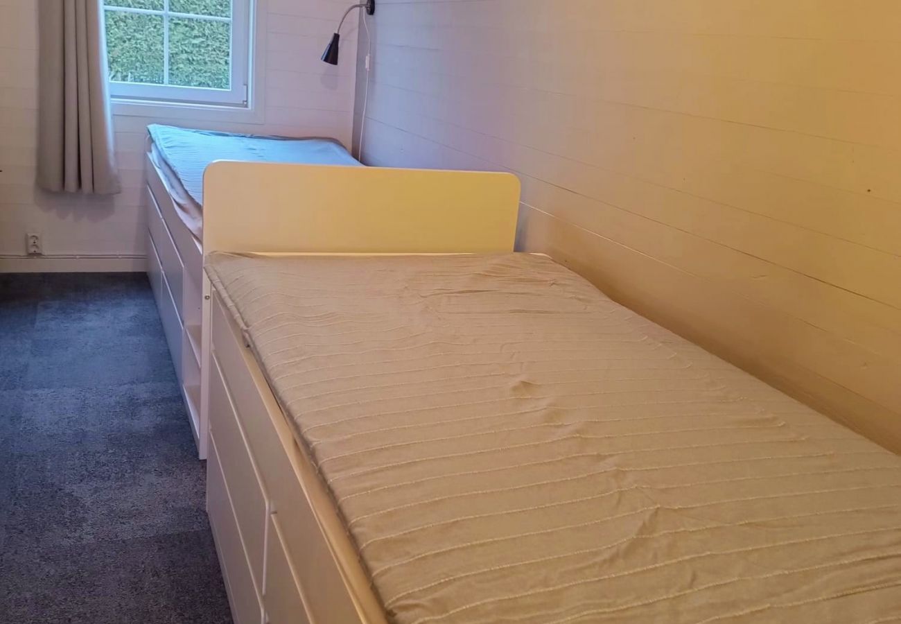 Stuga i Väckelsång - Semesterhus med sjöutsikt, pool och båt i Småland