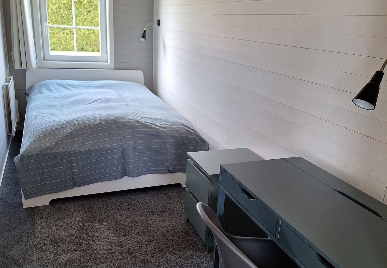 Stuga i Väckelsång - Semesterhus med sjöutsikt, pool och båt i Småland