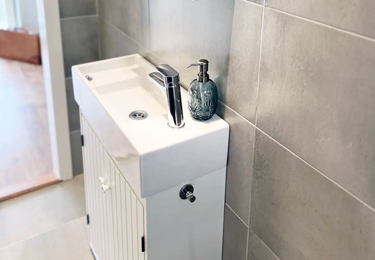 Stuga i Brottby - Hotellkänsla-stuga på landet och 30 minuter från centrala Stockholm