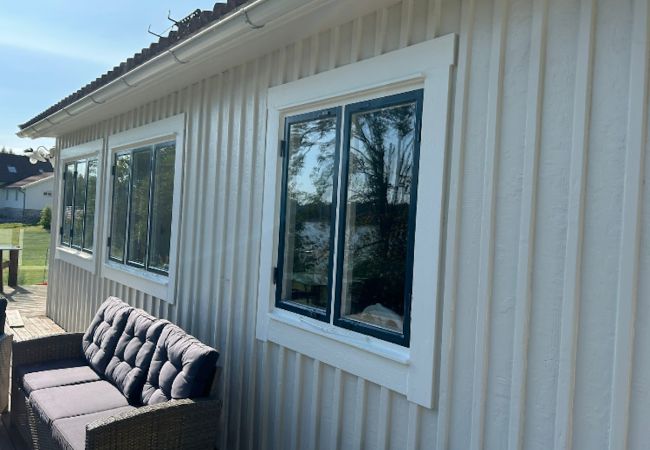 Stuga i Ryd - Underbart fritidshusläge precis vid sjön i Småland