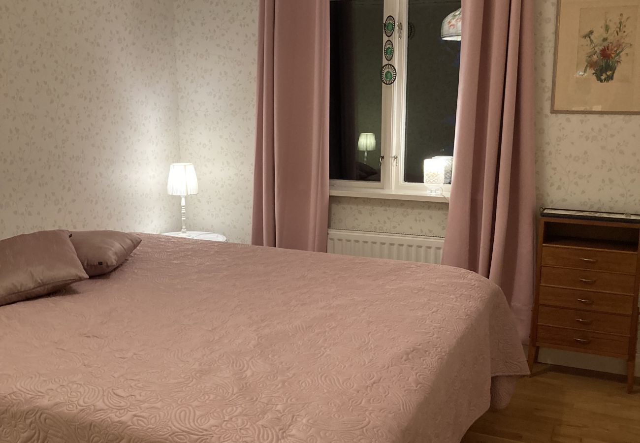 Stuga i Ryd - Underbart fritidshusläge precis vid sjön i Småland