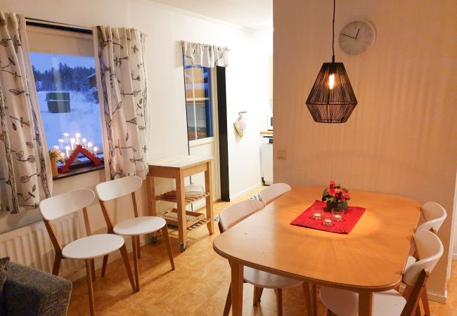 Stuga i Sälen - Skidsemester i fjällen eller vandringssemester med bastu vid foten av bergen Stuga i Sälen - Skidsemester i fjällen eller vandringssemester med bastu vid foten av bergen