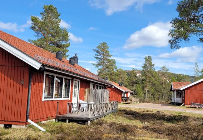 Stuga i Sälen - Skidsemester i fjällen eller vandringssemester med bastu vid foten av bergen Stuga i Sälen - Skidsemester i fjällen eller vandringssemester med bastu vid foten av bergen