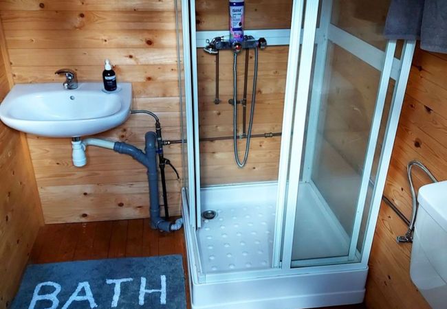 Stuga i Torestorp - Natursemester i Sveriges sydligaste vildmark, omgiven av skog och sjö. Stuga i Torestorp - Natursemester i Sveriges sydligaste vildmark, omgiven av skog och sjö.