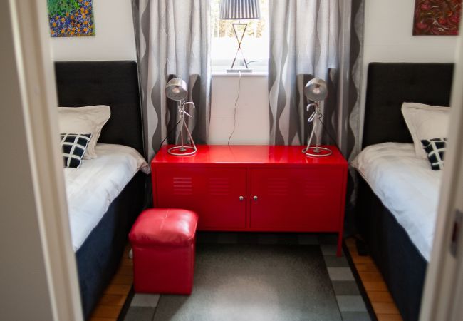 Stuga i Vissefjärda - Stort modernt semesterhus mitt i skogen och vid sjön med en enorm altan Stuga i Vissefjärda - Stort modernt semesterhus mitt i skogen och vid sjön med en enorm altan