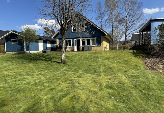 Stuga i Älvsered - Tvåplanshus med stor trädgård beläget nära en sjö och flera vackra naturreservat Stuga i Älvsered - Tvåplanshus med stor trädgård beläget nära en sjö och flera vackra naturreservat