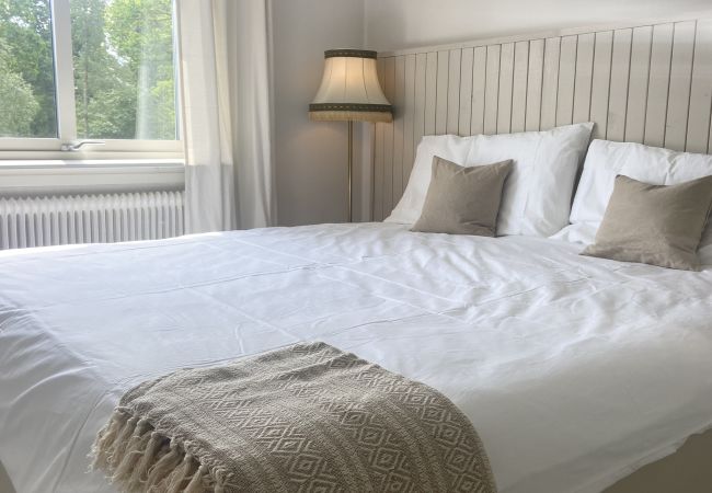 Stuga i Annerstad - Kärleksfullt inrett sjönära semesterhus vid floden, perfekt för fiske och avkoppling Stuga i Annerstad - Kärleksfullt inrett sjönära semesterhus vid floden, perfekt för fiske och avkoppling