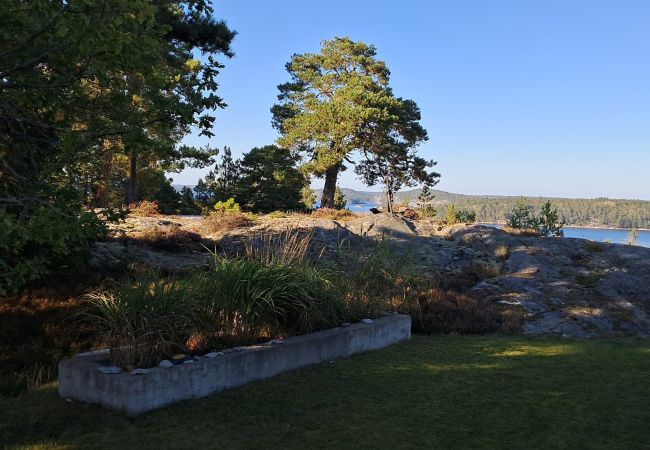 Stuga i Tyresö - Drömläge med havsutsikt i naturreservatet i Stockholms skärgård Stuga i Tyresö - Drömläge med havsutsikt i naturreservatet i Stockholms skärgård