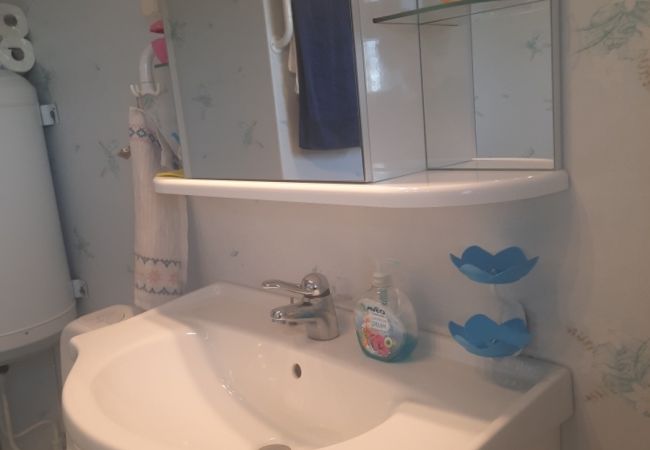 Stuga i Holmsjö - Renoverat fritidshus med panoramautsikt över sjön och egen båt  Stuga i Holmsjö - Renoverat fritidshus med panoramautsikt över sjön och egen båt