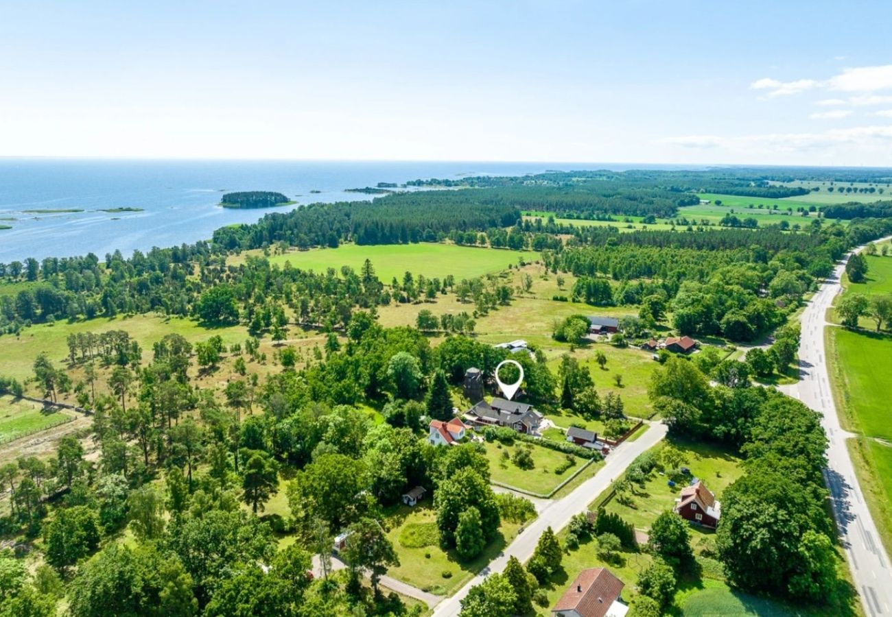 Stuga i Ljungbyholm - Unikt, lyxigt fritidshus med historisk stil