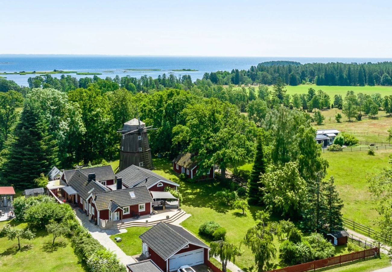 Stuga i Ljungbyholm - Unikt, lyxigt fritidshus med historisk stil