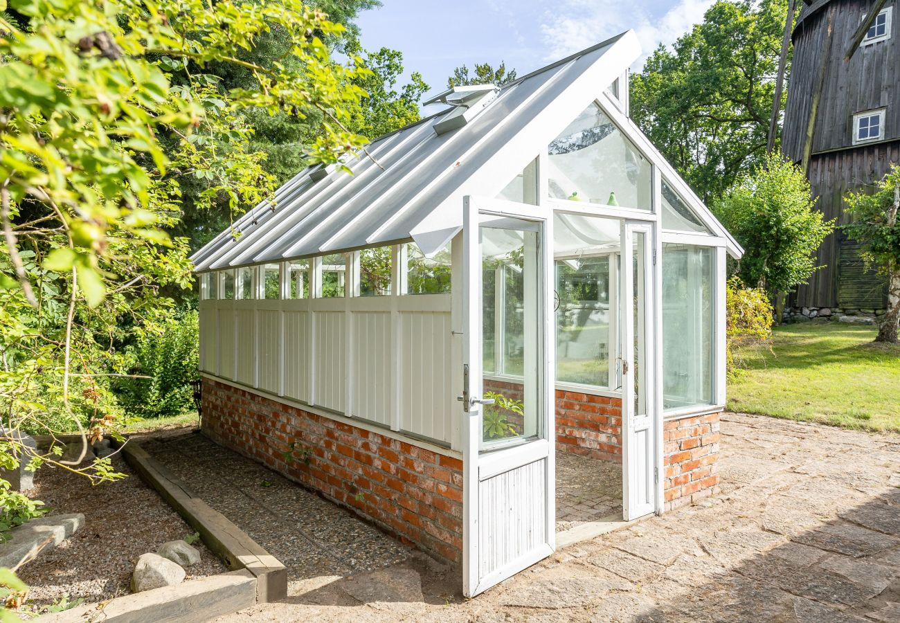 Stuga i Ljungbyholm - Unikt, lyxigt fritidshus med historisk stil