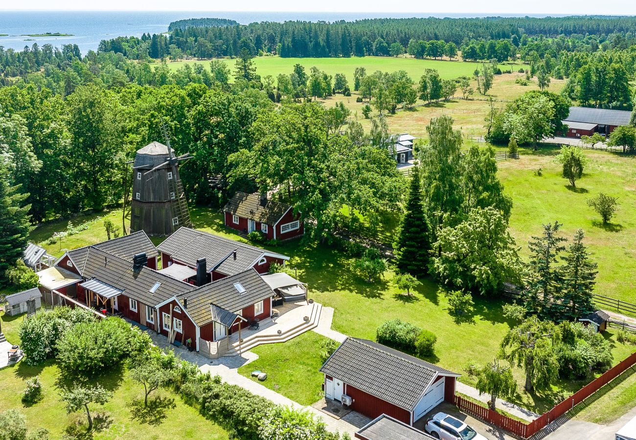 Stuga i Ljungbyholm - Unikt, lyxigt fritidshus med historisk stil