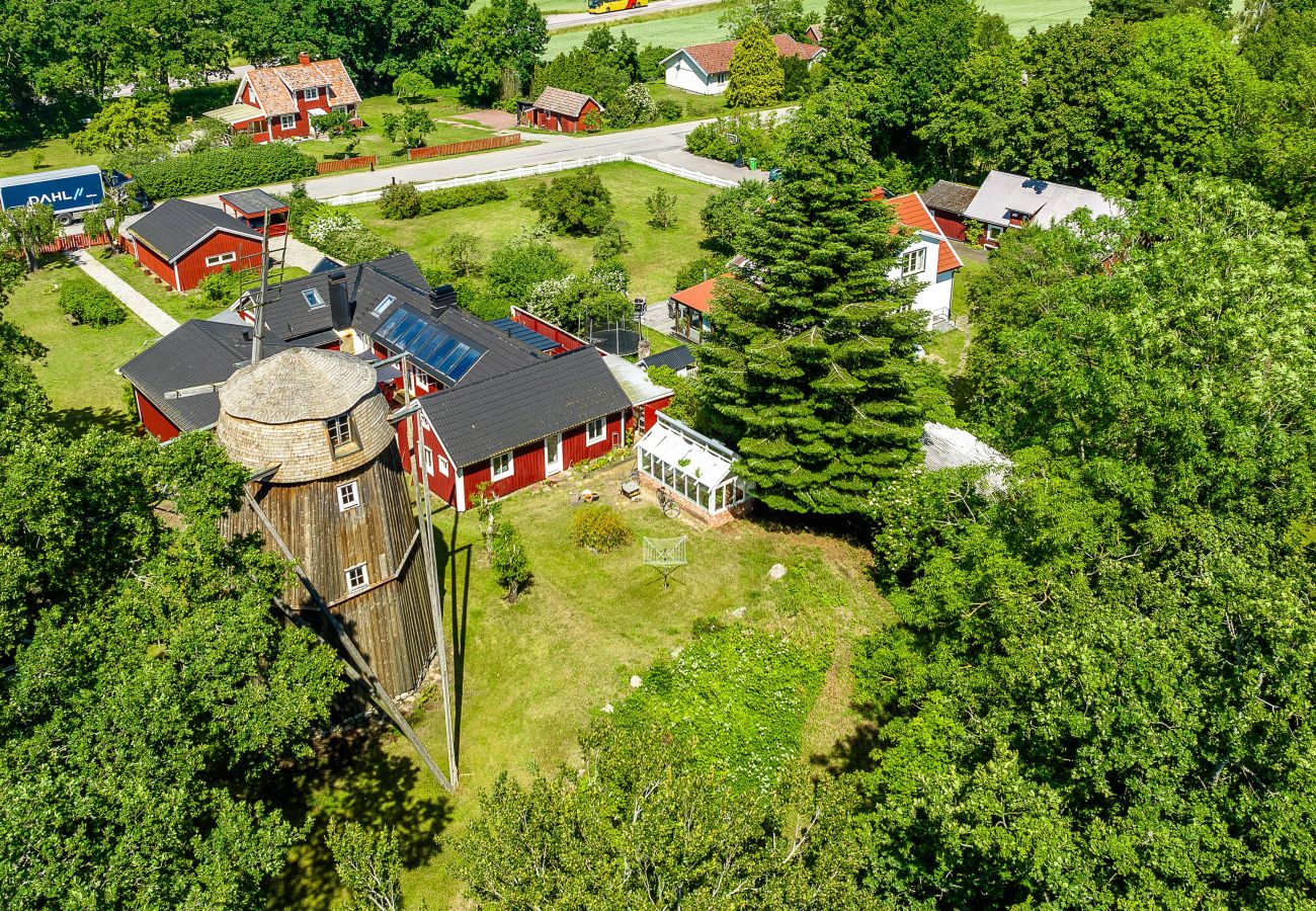 Stuga i Ljungbyholm - Unikt, lyxigt fritidshus med historisk stil
