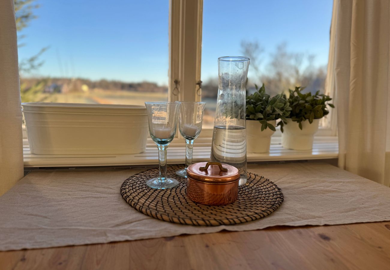 Stuga i Blomstermåla - Modernt inrett fritidshus i Hornsö Naturpark i Småland