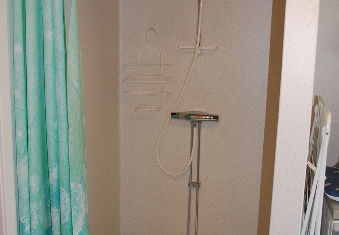 Stuga i Tranås - Fint fritidshus på sjötomt med båt och bastu