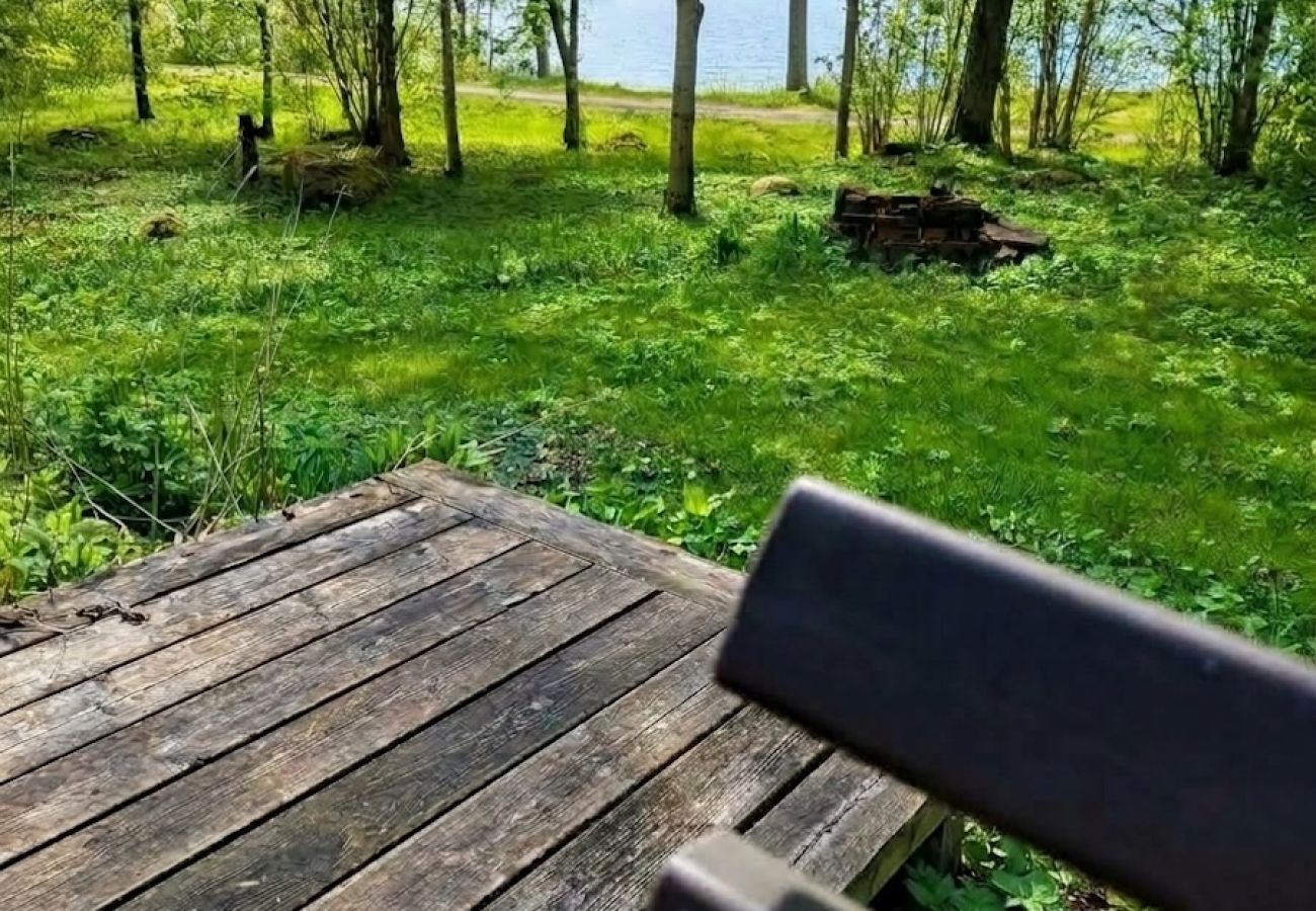 Stuga i Tranås - Fint fritidshus på sjötomt med båt och bastu