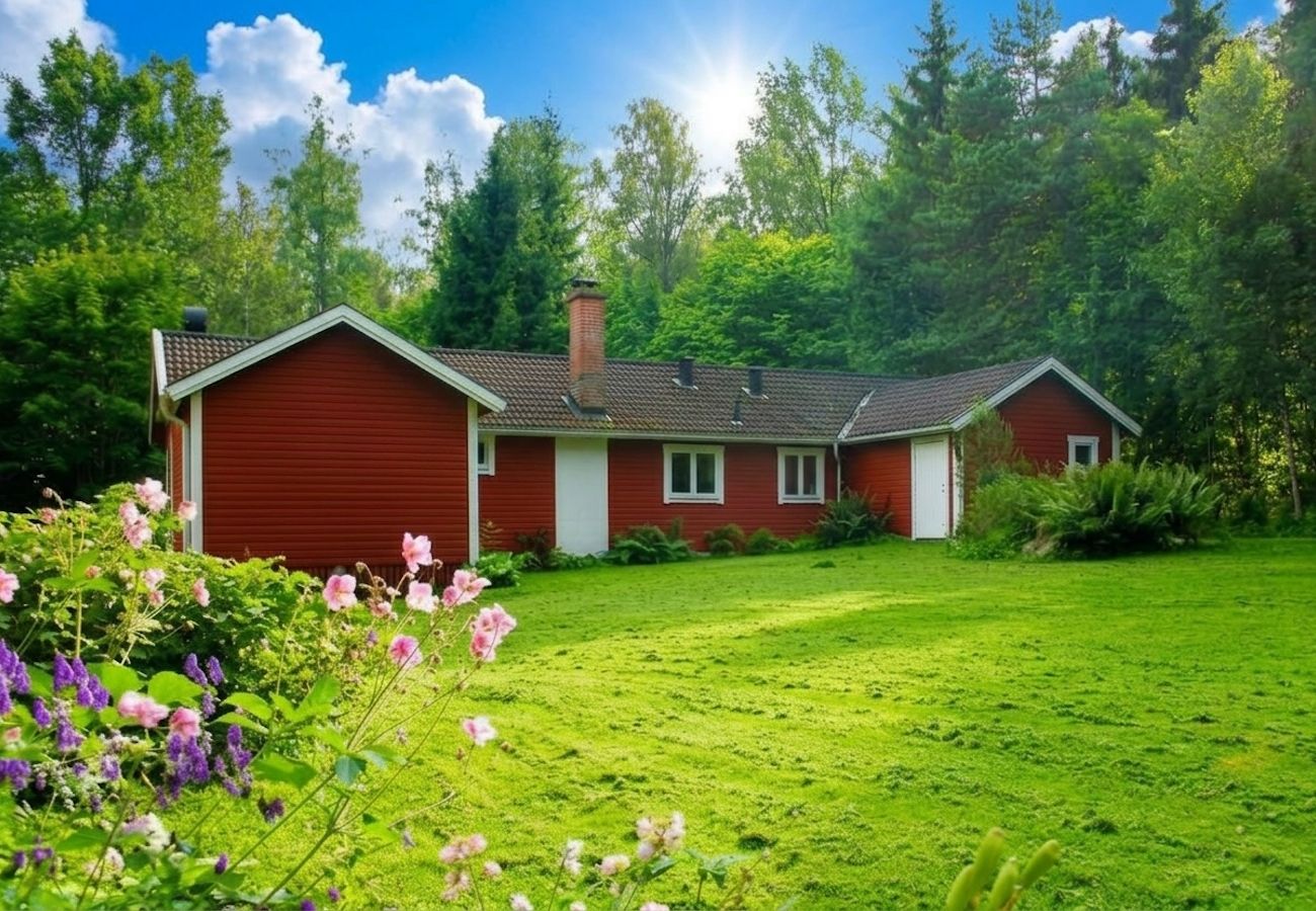 Stuga i Tranås - Fint fritidshus på sjötomt med båt och bastu