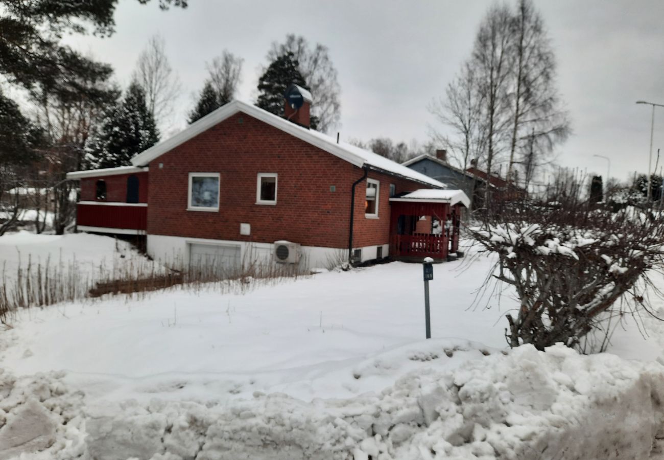 Stuga i Billingsfors - Hemtrevligt semesterhus nära Laxsjön i vackra Dalsland