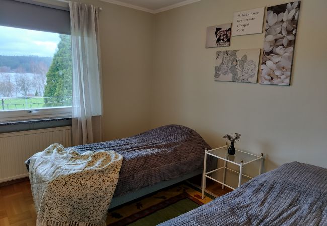 Stuga i Överlida - Semesterhus med underbar sjöutsikt nära Göteborg i västra Sverige Stuga i Överlida - Semesterhus med underbar sjöutsikt nära Göteborg i västra Sverige