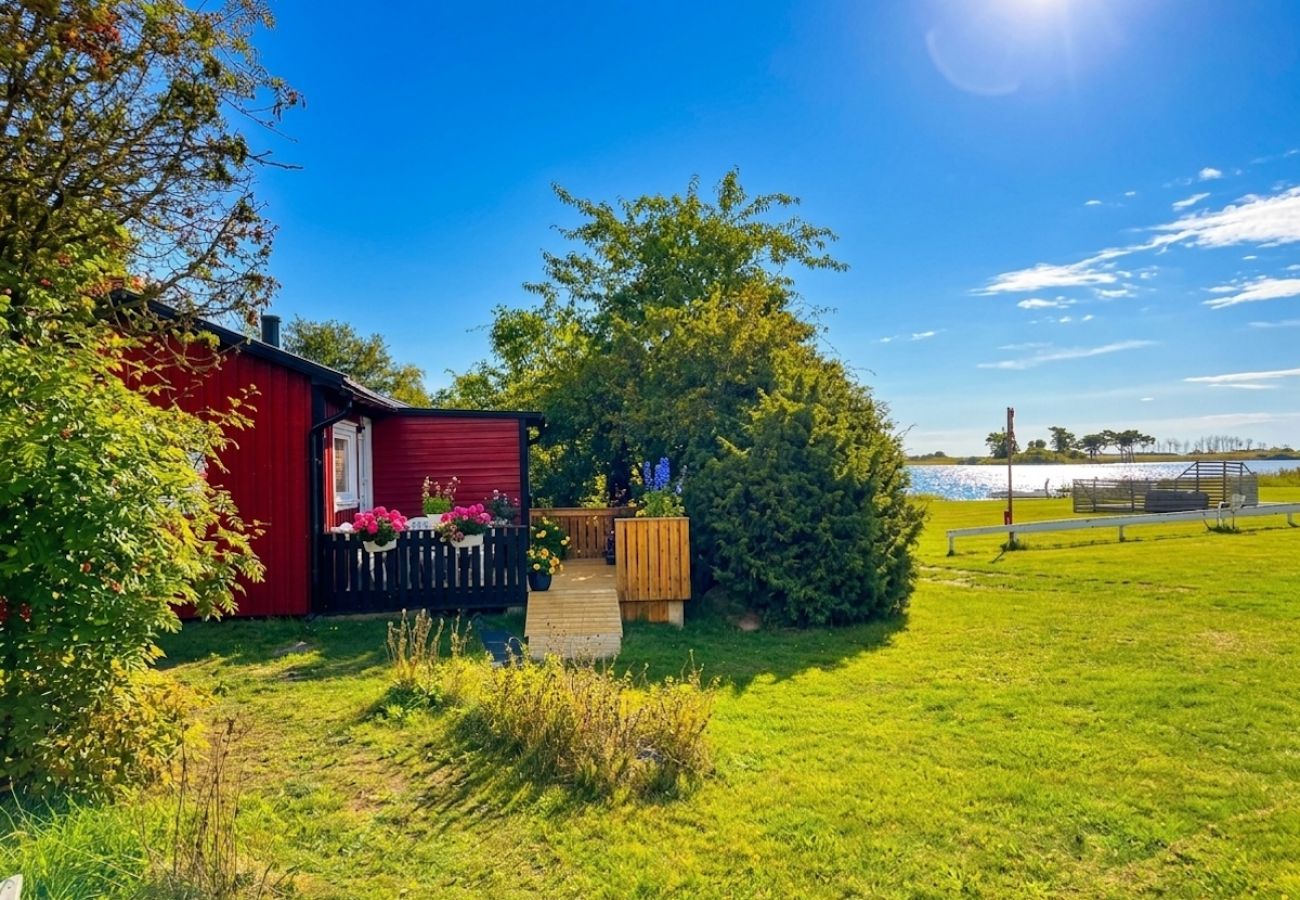 Stuga i Bergkvara - Semesterstuga nära stranden vid Kalmarsund