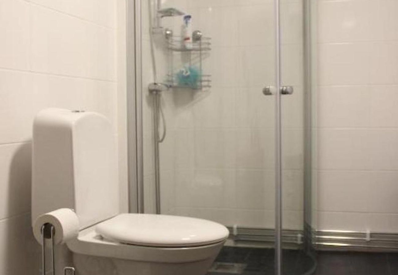 Stuga i Svärdsjö - Rött fritidshus med panoramautsikt över sjön