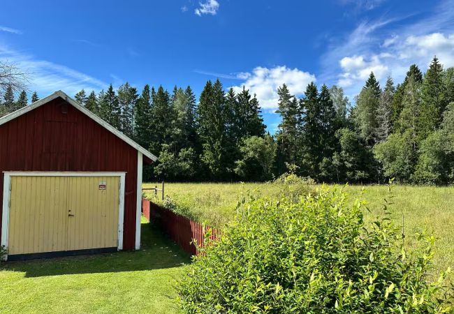 Stuga i Vretstorp - Charmigt, renoverat fritidshus i avskilt läge några minuter från sjön Stuga i Vretstorp - Charmigt, renoverat fritidshus i avskilt läge några minuter från sjön