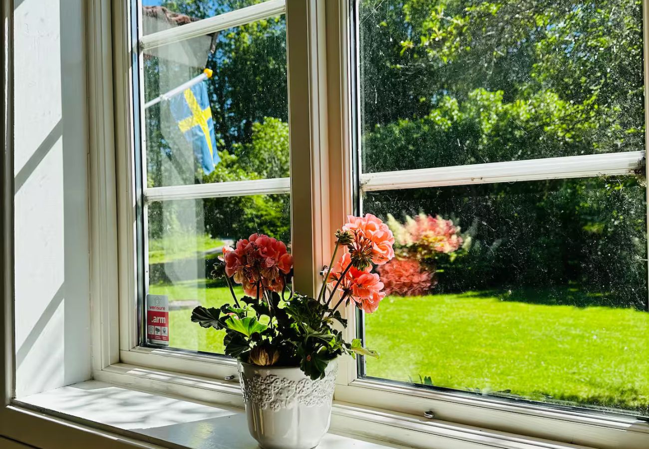 Stuga i Vretstorp - Charmigt, renoverat fritidshus i avskilt läge några minuter från sjön