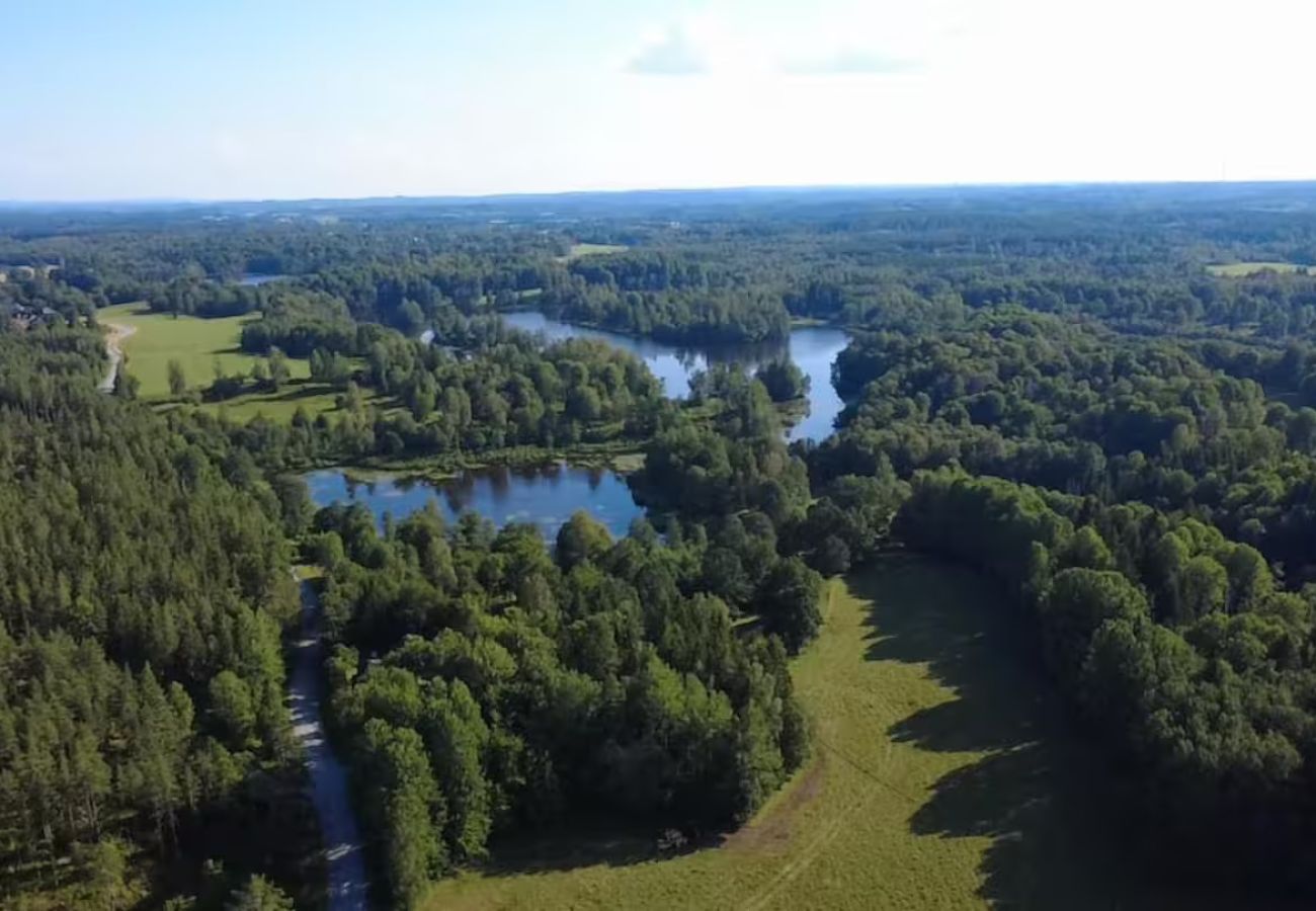 Stuga i Vretstorp - Charmigt, renoverat fritidshus i avskilt läge några minuter från sjön