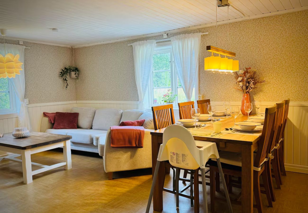 Stuga i Vretstorp - Charmigt, renoverat fritidshus i avskilt läge några minuter från sjön
