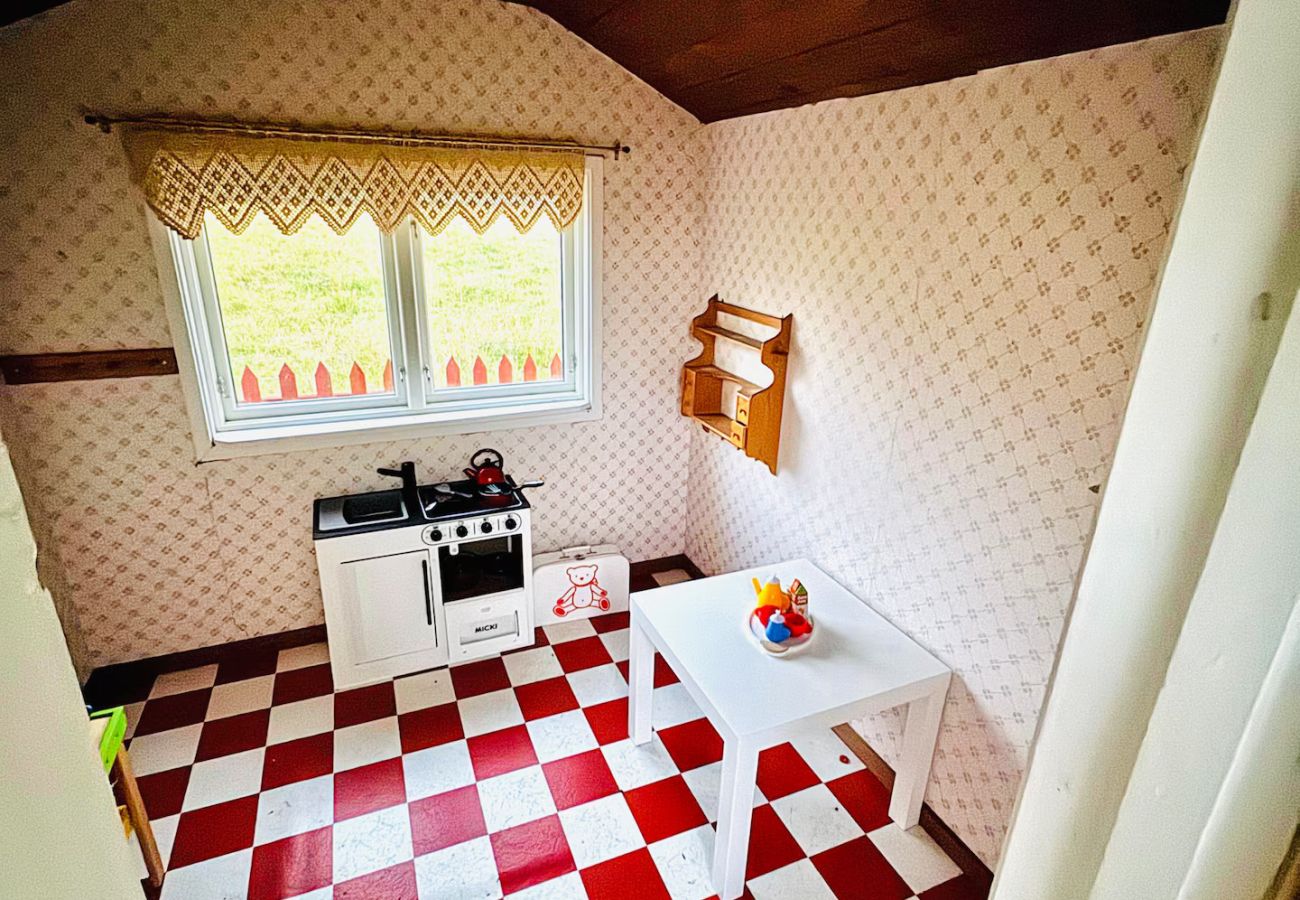 Stuga i Vretstorp - Charmigt, renoverat fritidshus i avskilt läge några minuter från sjön