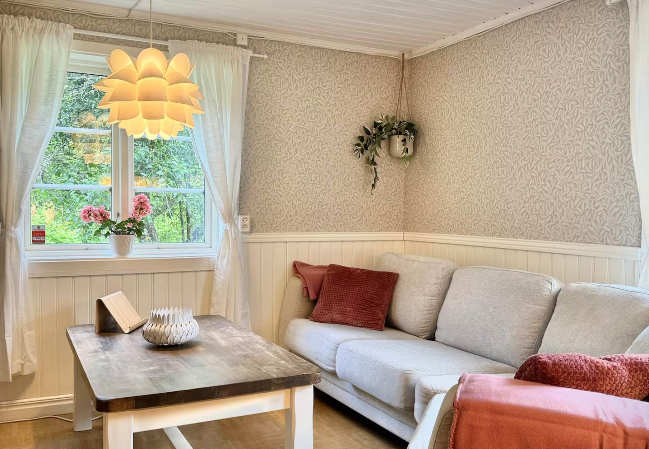 Stuga i Vretstorp - Charmigt, renoverat fritidshus i avskilt läge några minuter från sjön