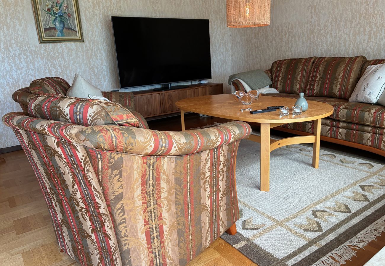 Stuga i Bergkvara - Stort fritidshus vid havet med bastu, båt och internet