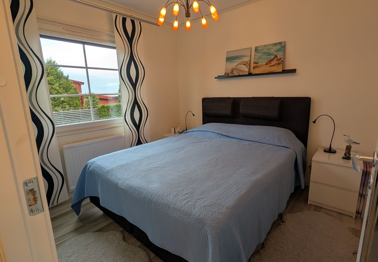 Stuga i Uddevalla - Semester på västkusten vid fjorden med havsutsikt