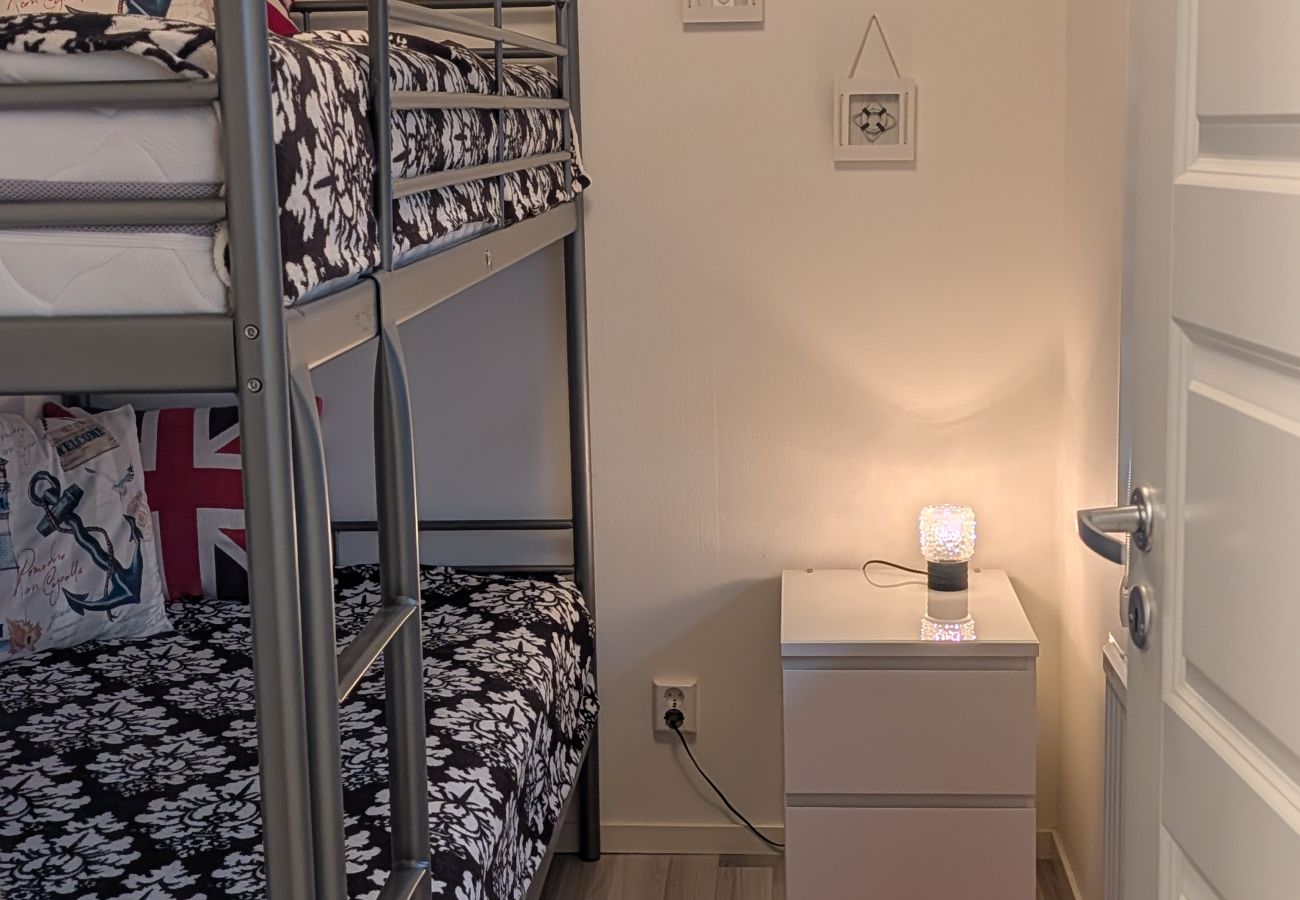 Stuga i Uddevalla - Semester på västkusten vid fjorden med havsutsikt