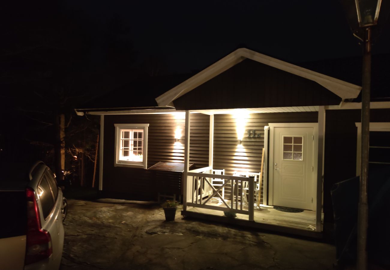 Stuga i Uddevalla - Semester på västkusten vid fjorden med havsutsikt