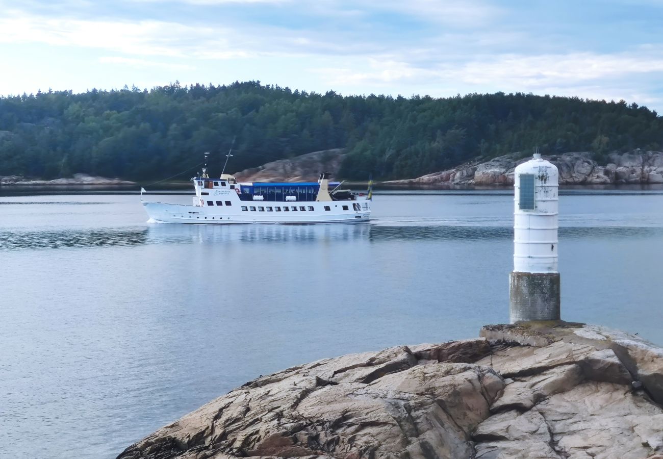 Stuga i Uddevalla - Semester på västkusten vid fjorden med havsutsikt