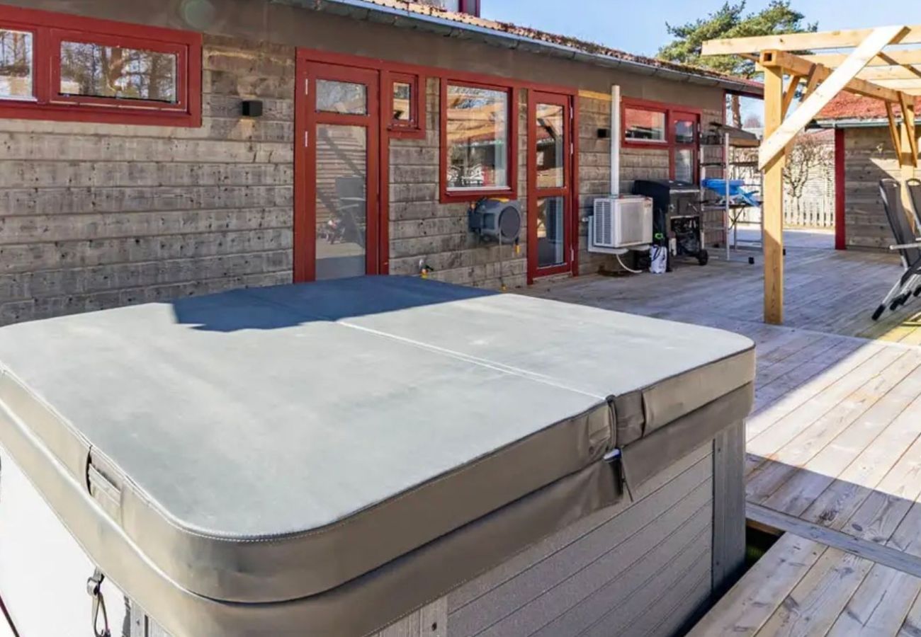 Stuga i Skummeslövsstrand - Två nybyggda semesterhus med Spa, AC och Internet