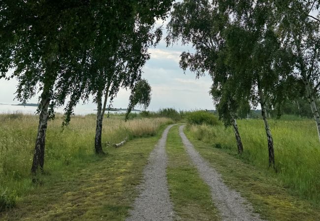 Stuga i Bergkvara - Semester i idylliskt skärgårdsmiljö, ett stenkast från havet i härliga Bergkvara