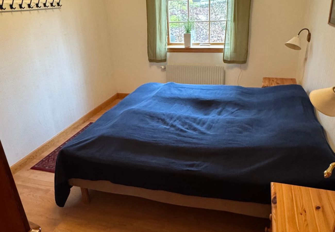 Stuga i Sexdrega - Fint semesterhus nära sjön, med bastu, internet och båt