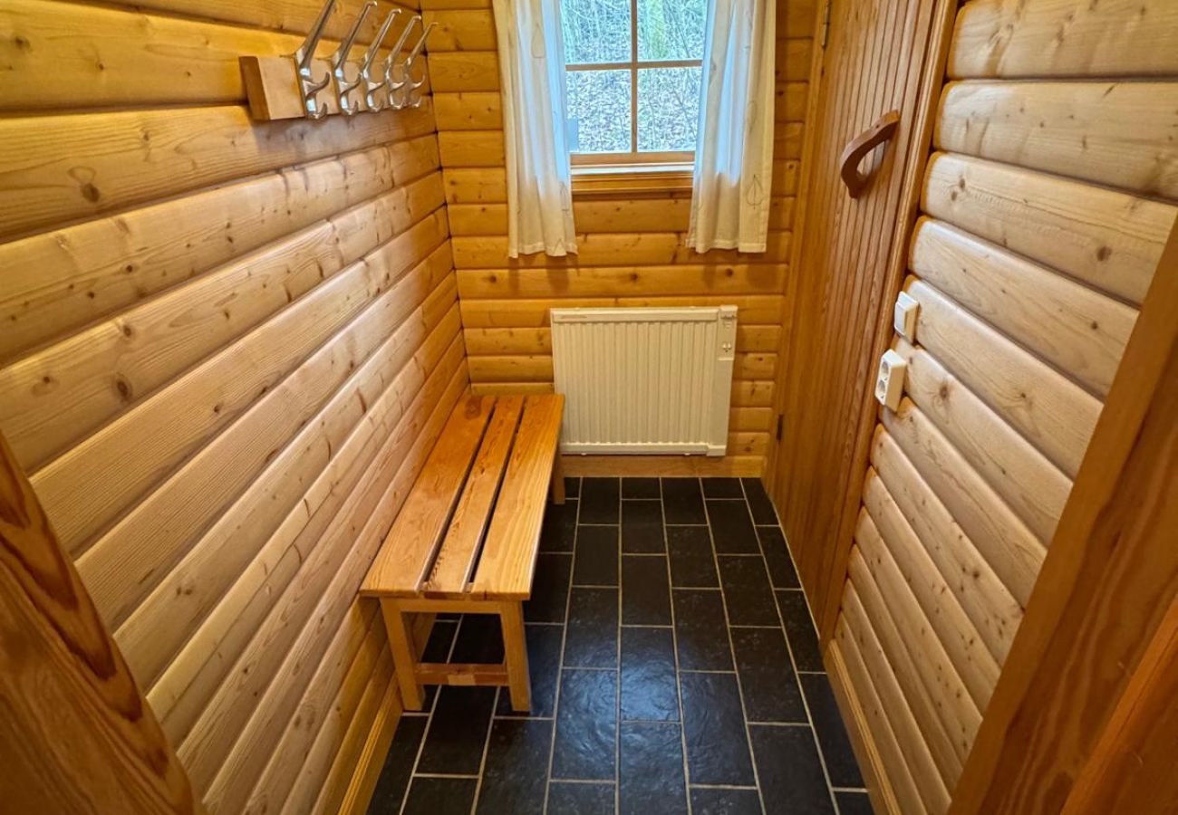 Stuga i Sexdrega - Fint semesterhus nära sjön, med bastu, internet och båt