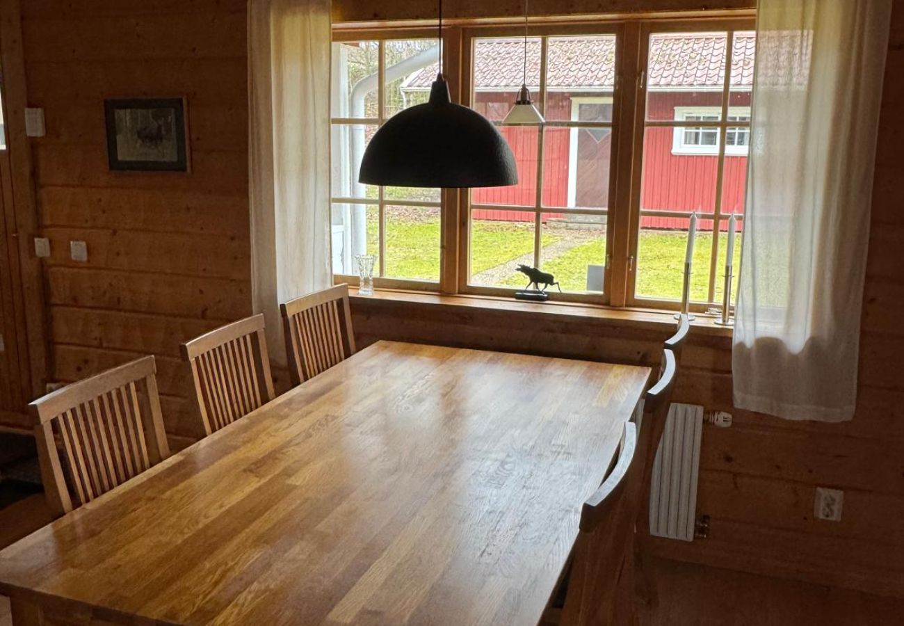 Stuga i Sexdrega - Fint semesterhus nära sjön, med bastu, internet och båt