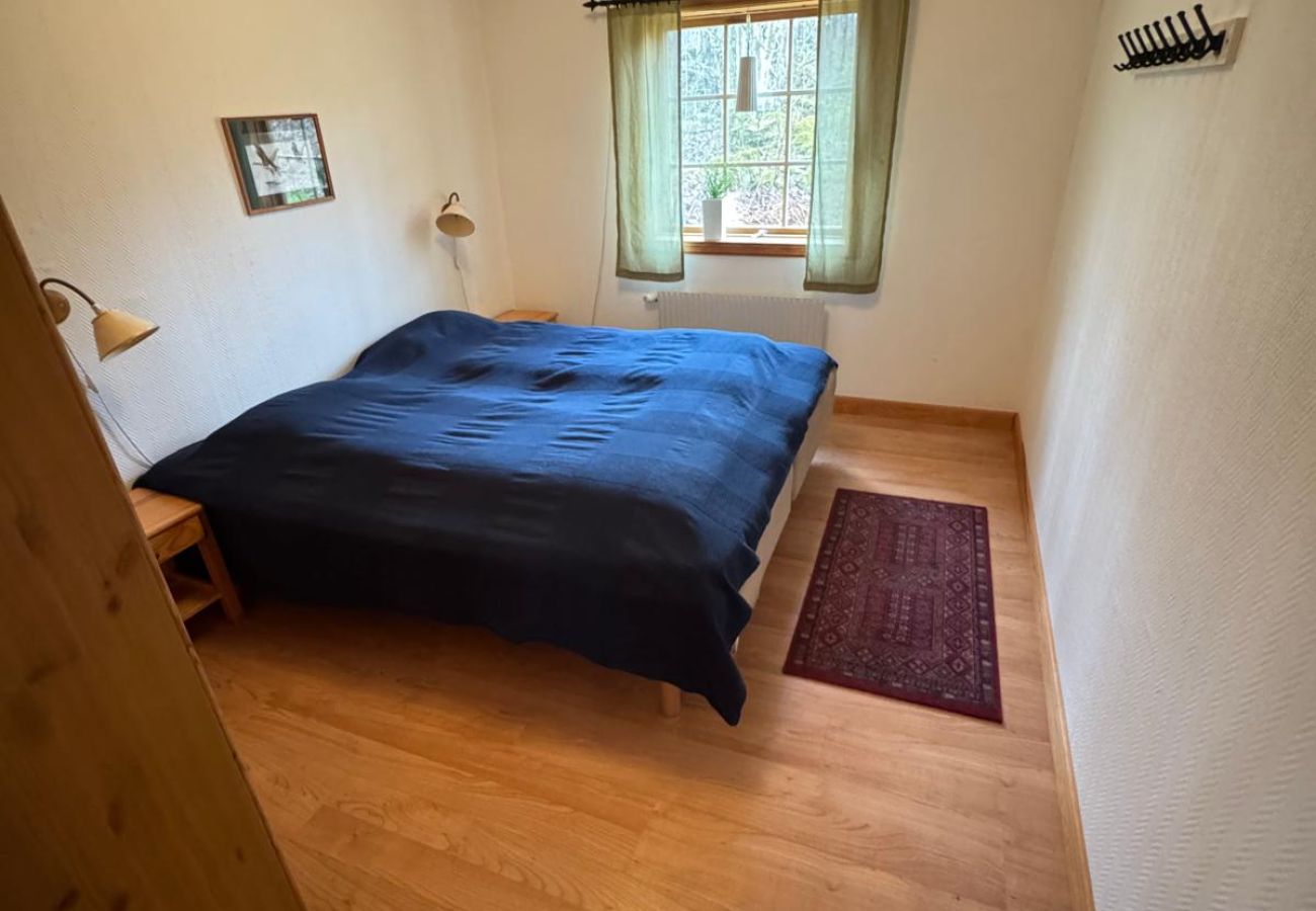 Stuga i Sexdrega - Fint semesterhus nära sjön, med bastu, internet och båt