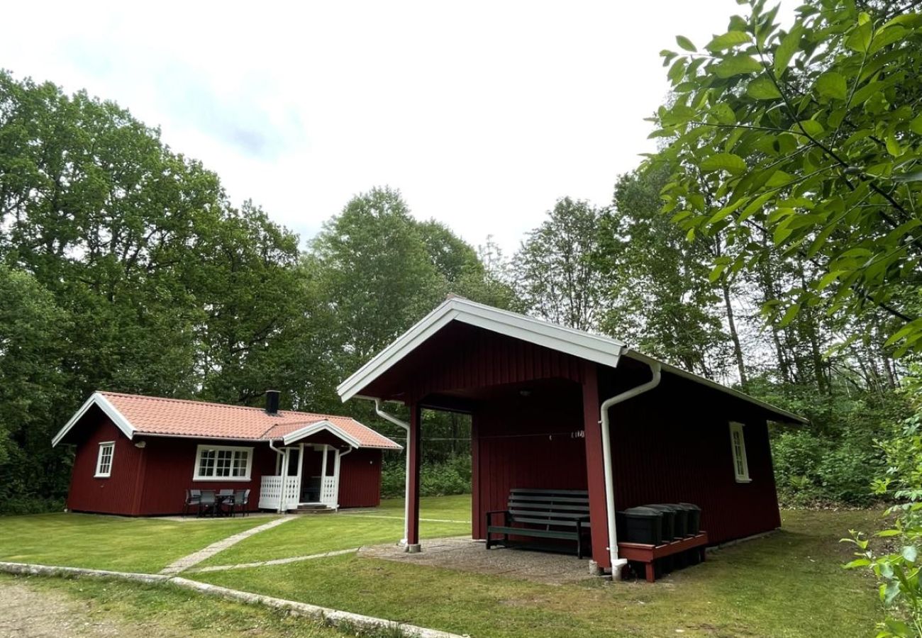 Stuga i Sexdrega - Fint semesterhus nära sjön, med bastu, internet och båt